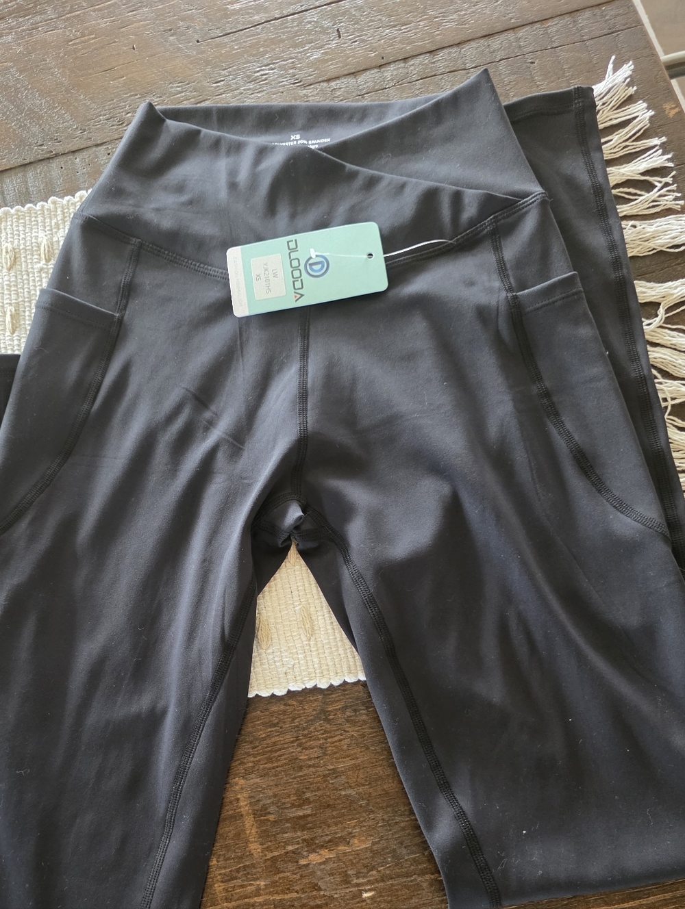 Dlooda - Xs Yoga pants flared bottom- NWT